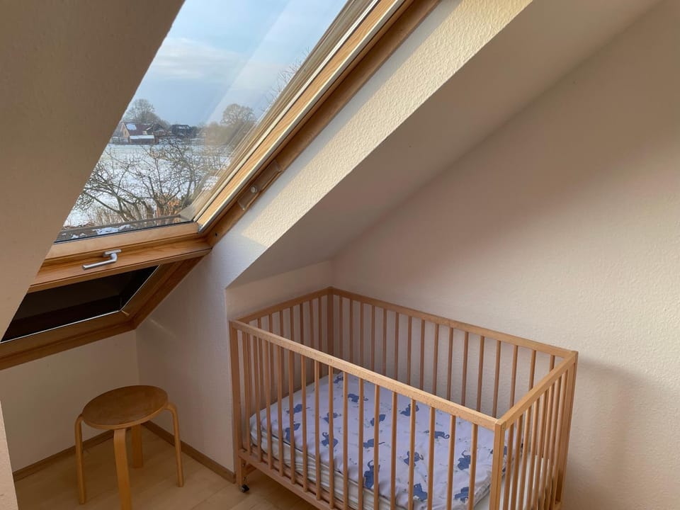 Bedroom, cot
