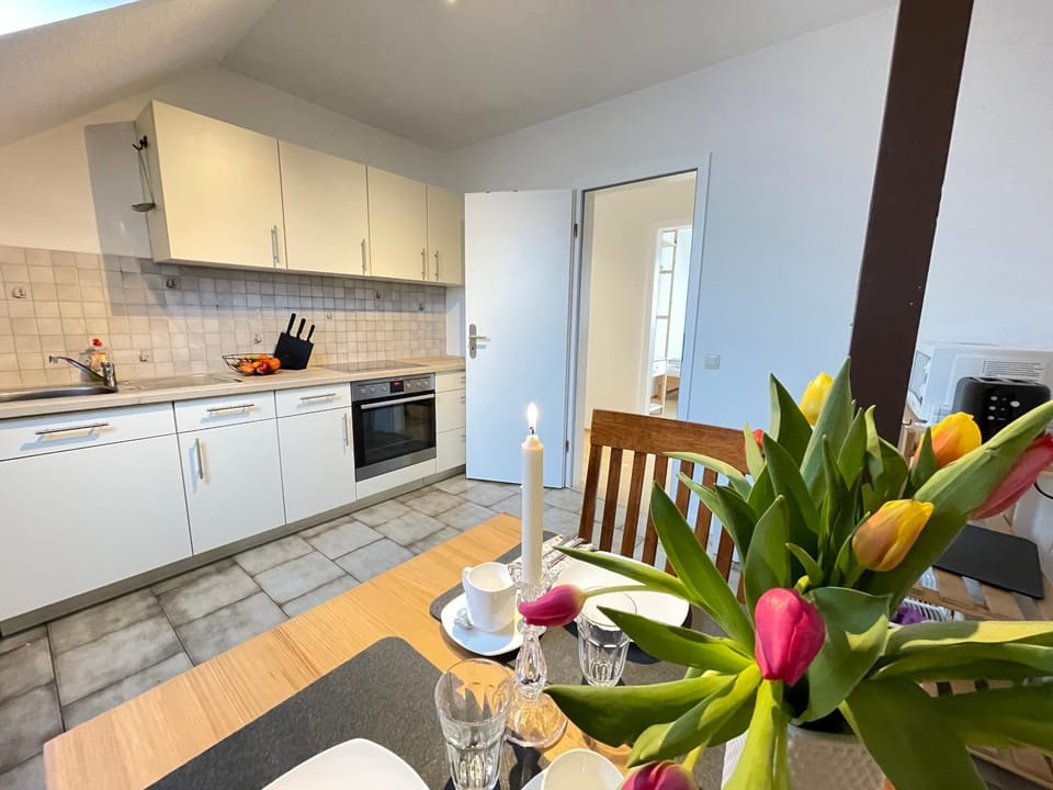 Kitchen or kitchenette, Dining area, minibar, pet friendly, stove