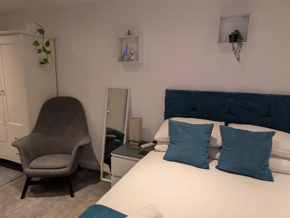 Sittingbourne 1 bed self-contained annex, with parking Apartment in Sittingbourne