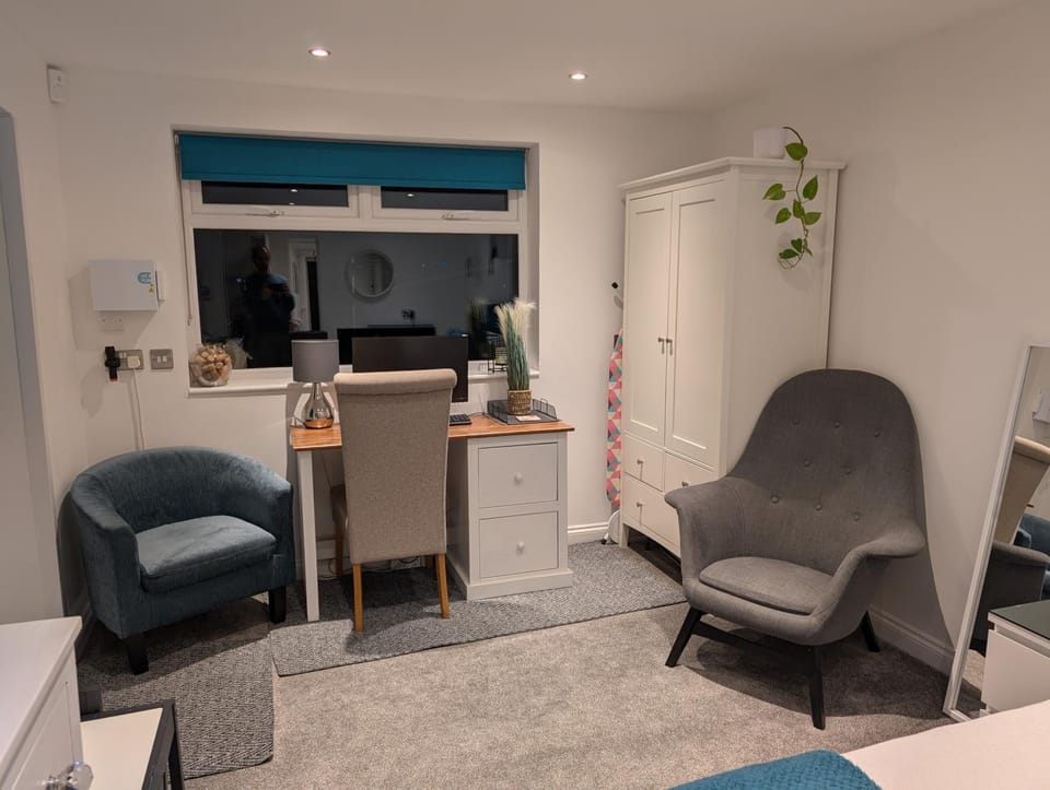 Sittingbourne 1 bed self-contained annex, with parking Apartment in Sittingbourne