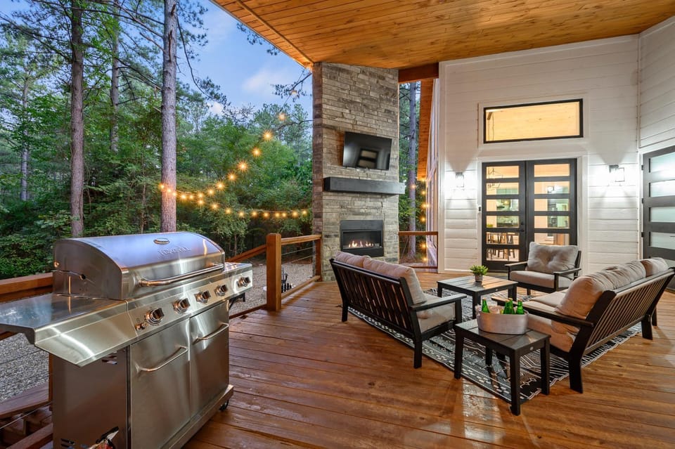 Patio, Communal lounge/ TV room, BBQ facilities, TV and multimedia, Seating area, Dining area, Evening entertainment