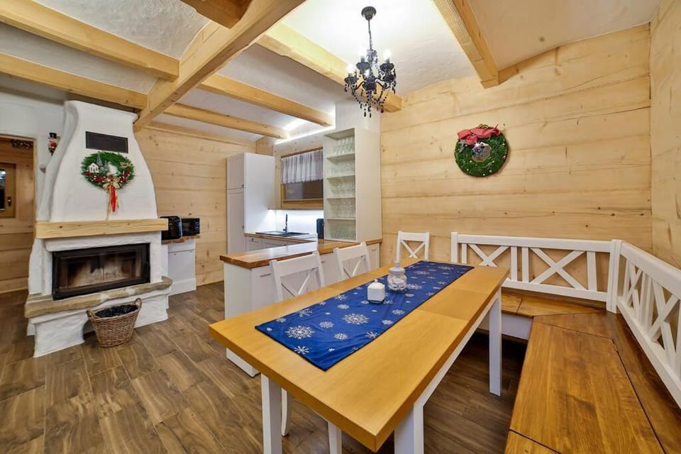 Dom na Zapotoczu. Góralski dom na wyłączność na szczycie skały. Chalet in Lesser Poland Voivodeship