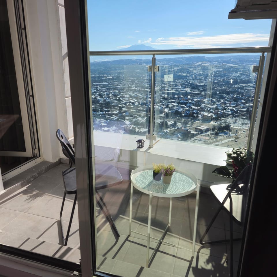 View (from property/room), Balcony/Terrace, City view
