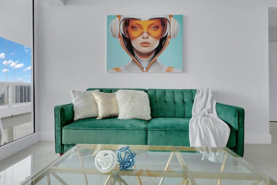 TV and multimedia, Balcony/Terrace, Living room, Decorative detail, City view, Sea view