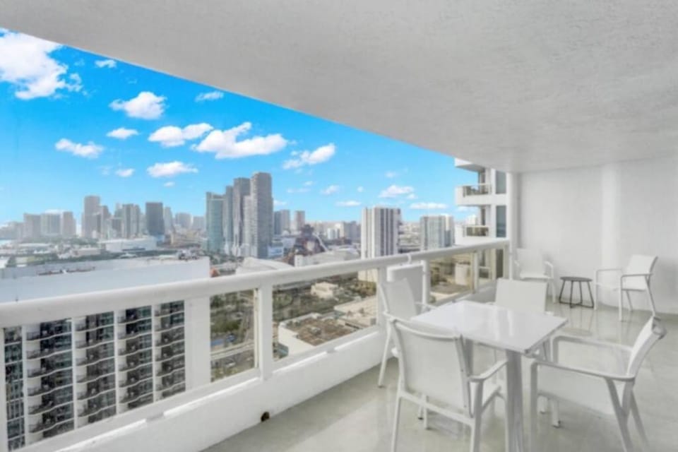 View (from property/room), Balcony/Terrace, City view, Sea view