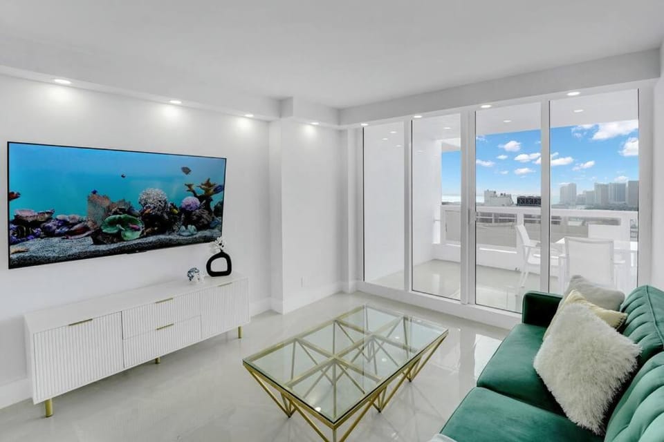 TV and multimedia, Balcony/Terrace, Living room, City view, Sea view