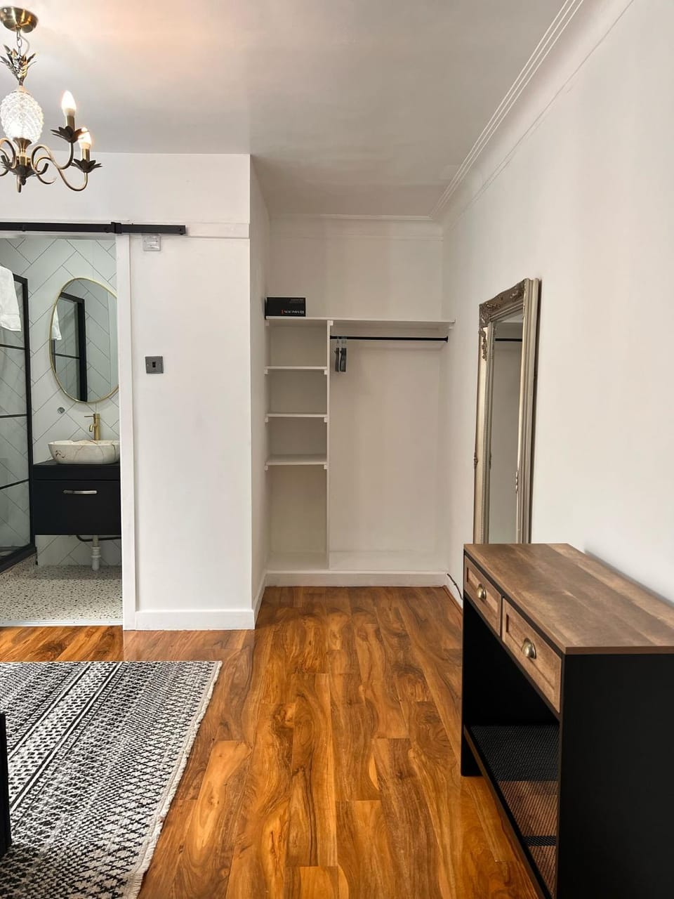 Shower, wardrobe