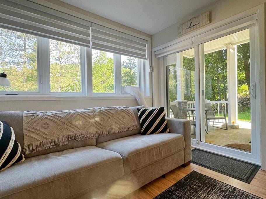 View (from property/room), Living room, Seating area