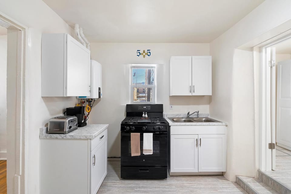 Coffee/tea facilities, Kitchen or kitchenette, pet friendly, stove