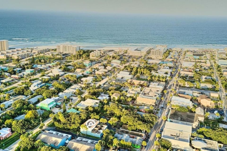 Property building, Neighbourhood, Bird's eye view, Location