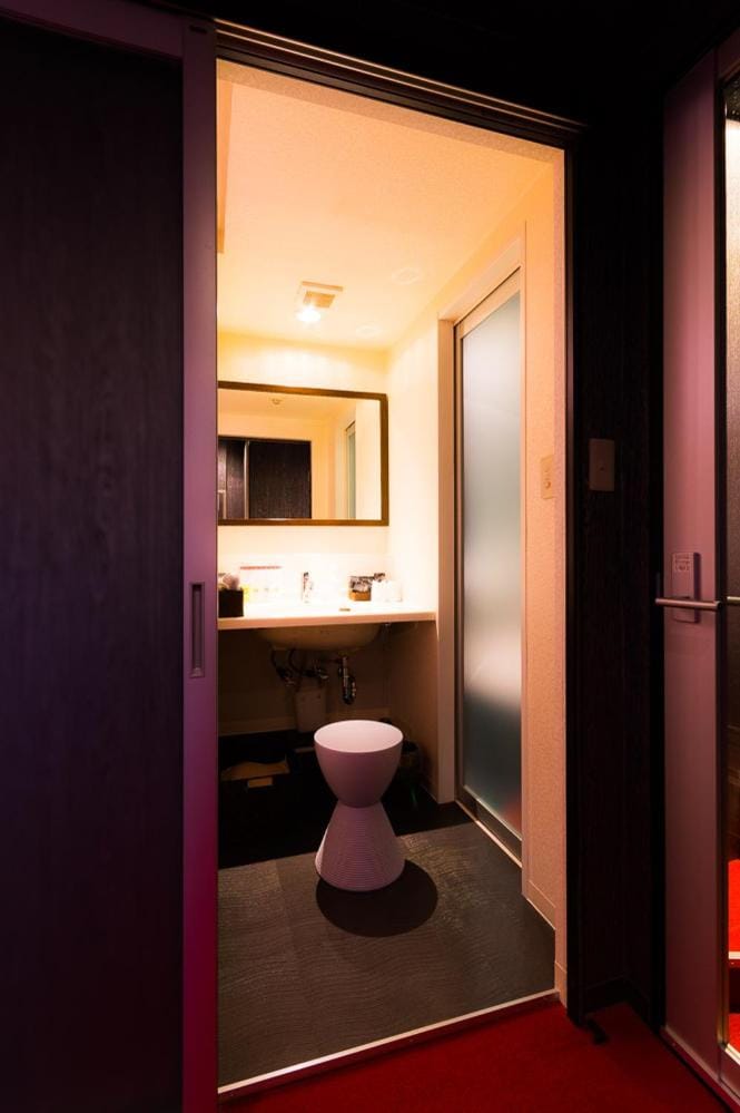 Shower, Toilet, Bed, Property logo or sign, Bathroom, TV and multimedia, Coffee/tea facilities, Food, Meals, Drinks, Alcoholic drinks, Bath, bidet, hair dryier, heating, internet, microwave, room service, soundproof, towels, trouser press, air conditioner