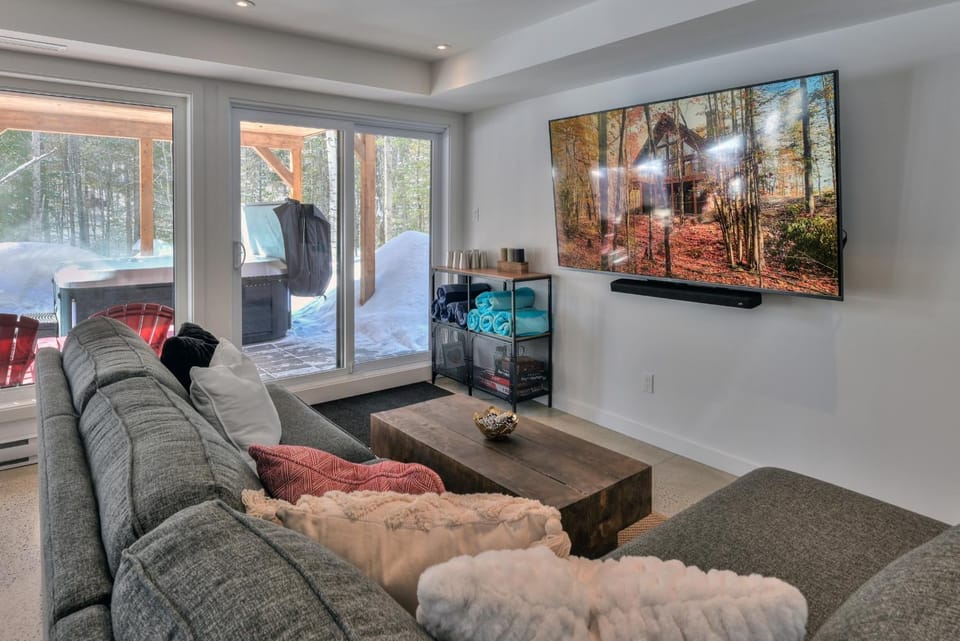 Communal lounge/ TV room