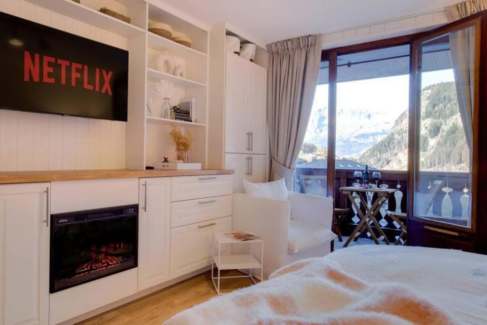 TV and multimedia, Photo of the whole room