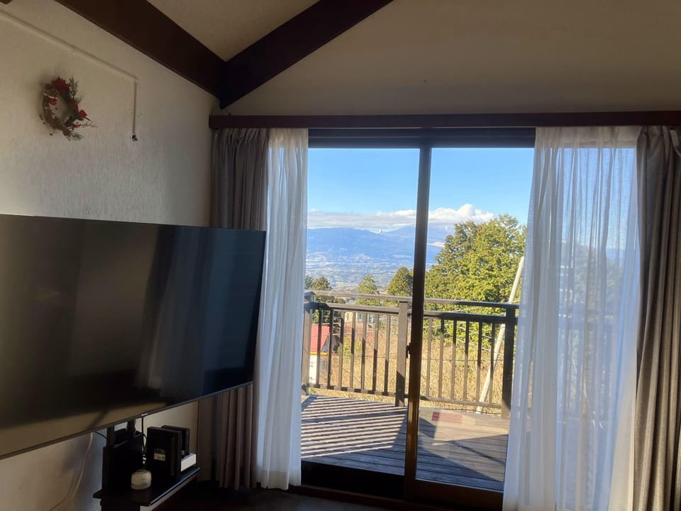 TV and multimedia, View (from property/room), Mountain view
