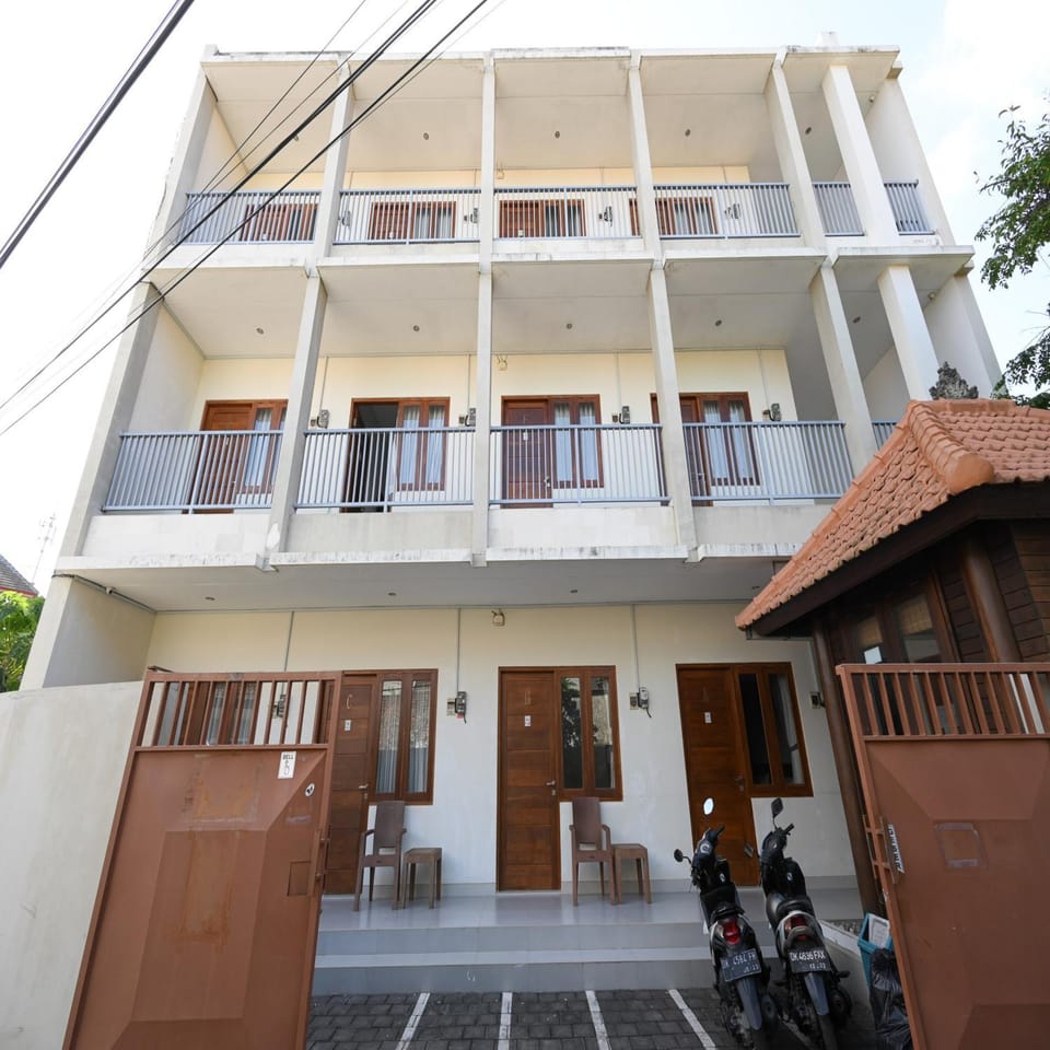 Facade/entrance