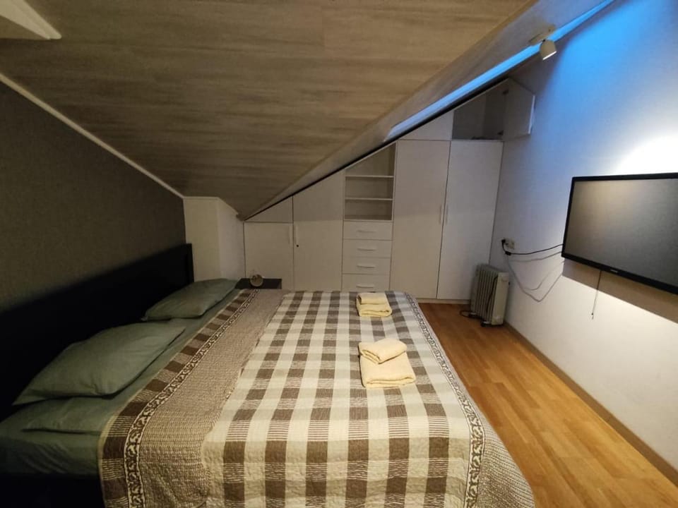 Bed, TV and multimedia, Photo of the whole room, Bedroom, wardrobe