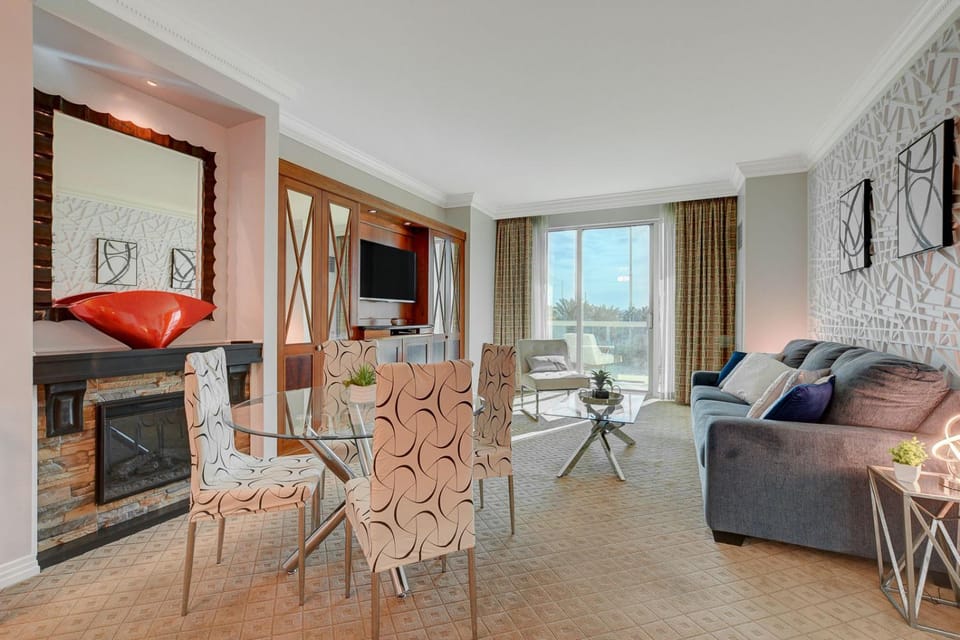 Living room, Seating area, Dining area