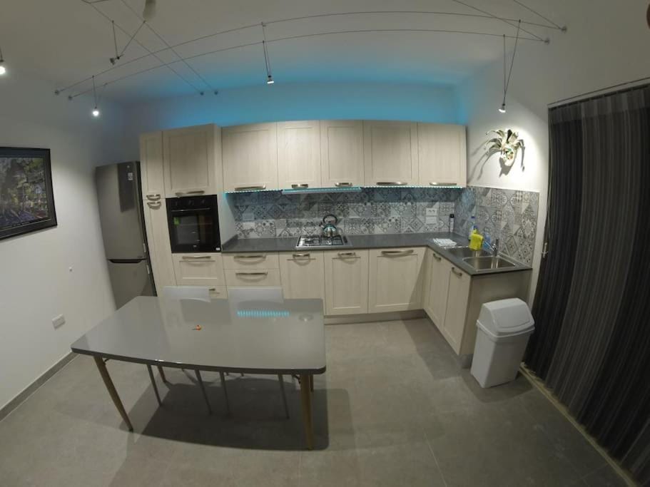 Kitchen or kitchenette, Dining area, dishwasher, minibar