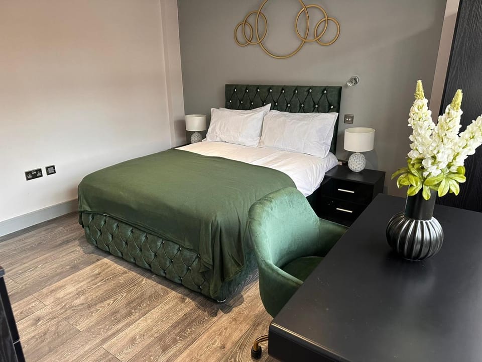 Private Family and Business Rooms Harrow Fast WiFi Bed and Breakfast in Pinner