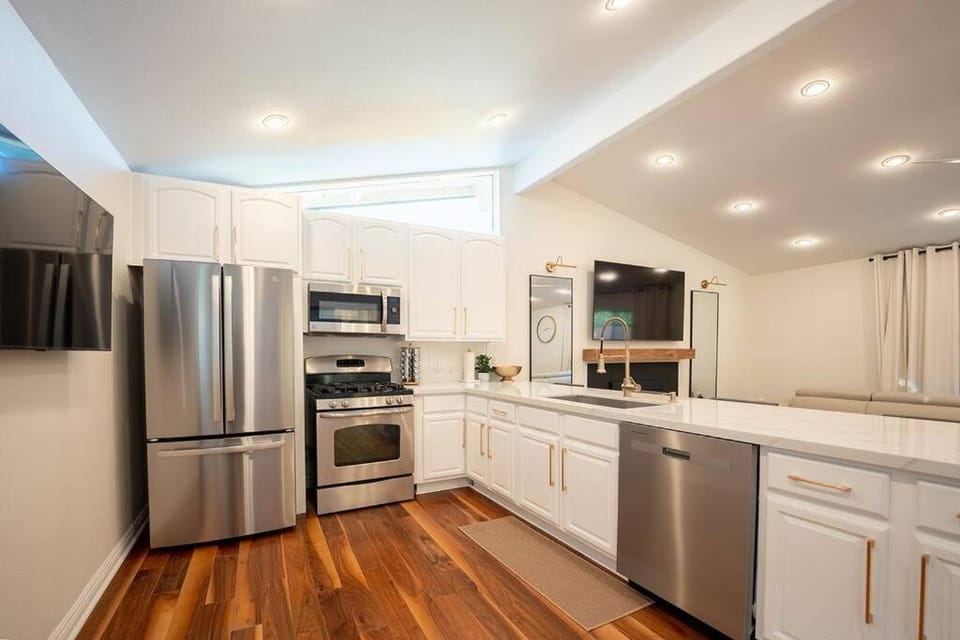 Luxury Disneyland Hyatt Home Family & Exec friendly Apartment in Anaheim