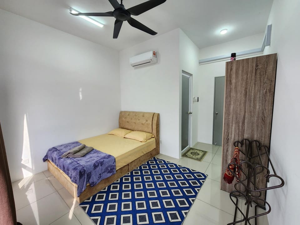Photo of the whole room, Bedroom