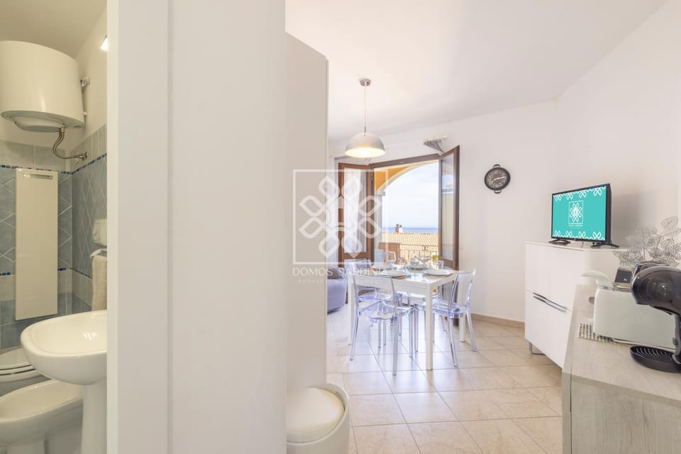 Bathroom, TV and multimedia, Living room