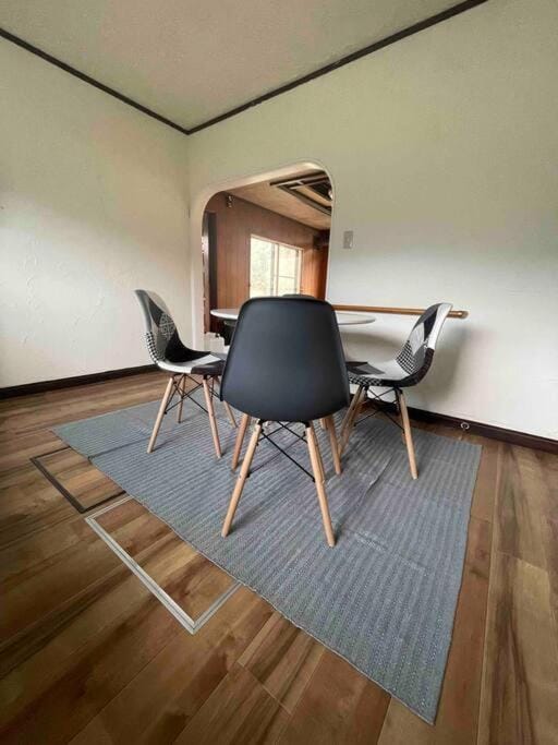Seating area, Dining area