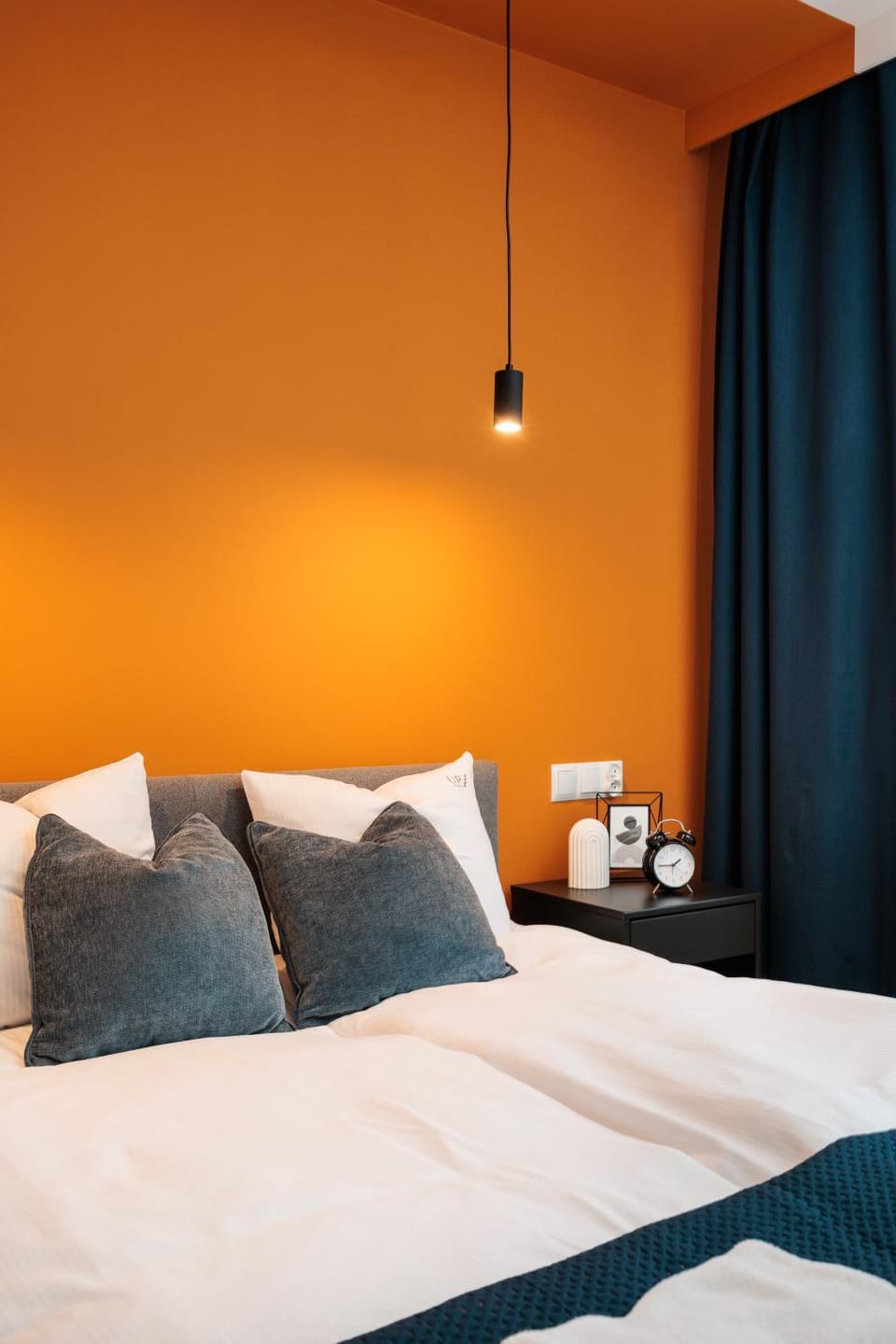 Bed, Photo of the whole room, Decorative detail, Bedroom, towels