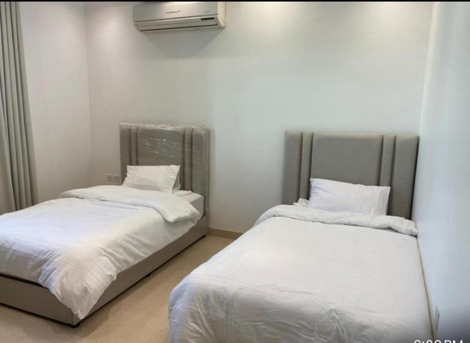 Bed, Photo of the whole room, Bedroom, air conditioner
