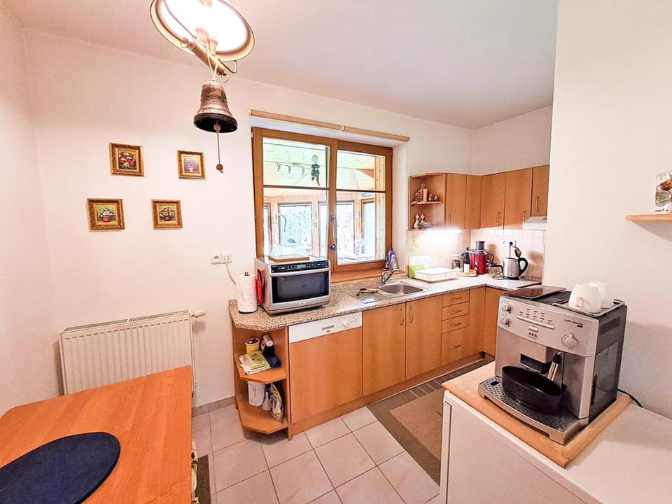 Coffee/tea facilities, Kitchen or kitchenette, Dining area, minibar, stove