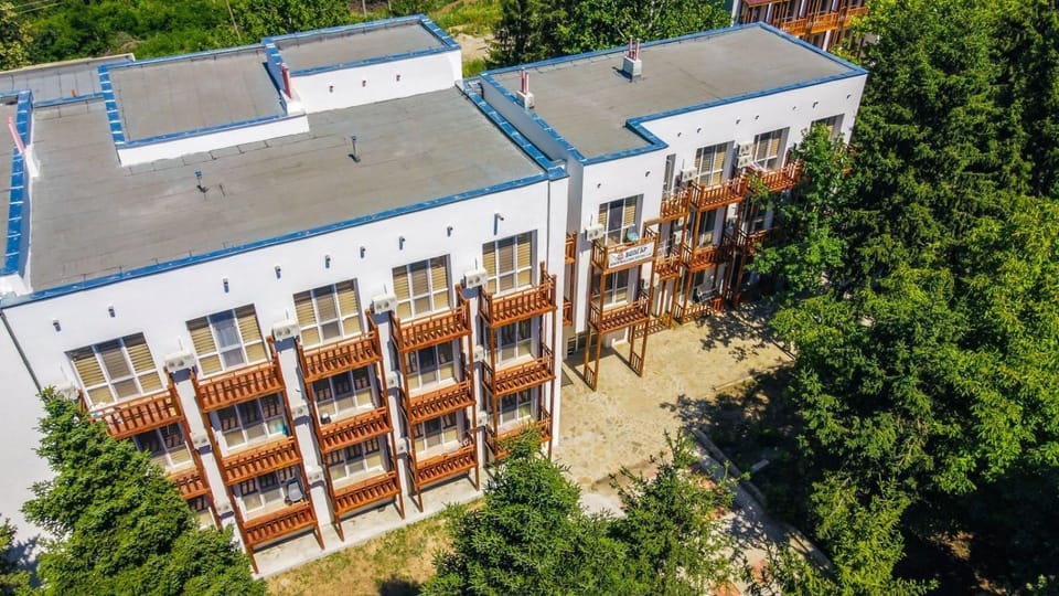 Property building, Facade/entrance, Day, Bird's eye view