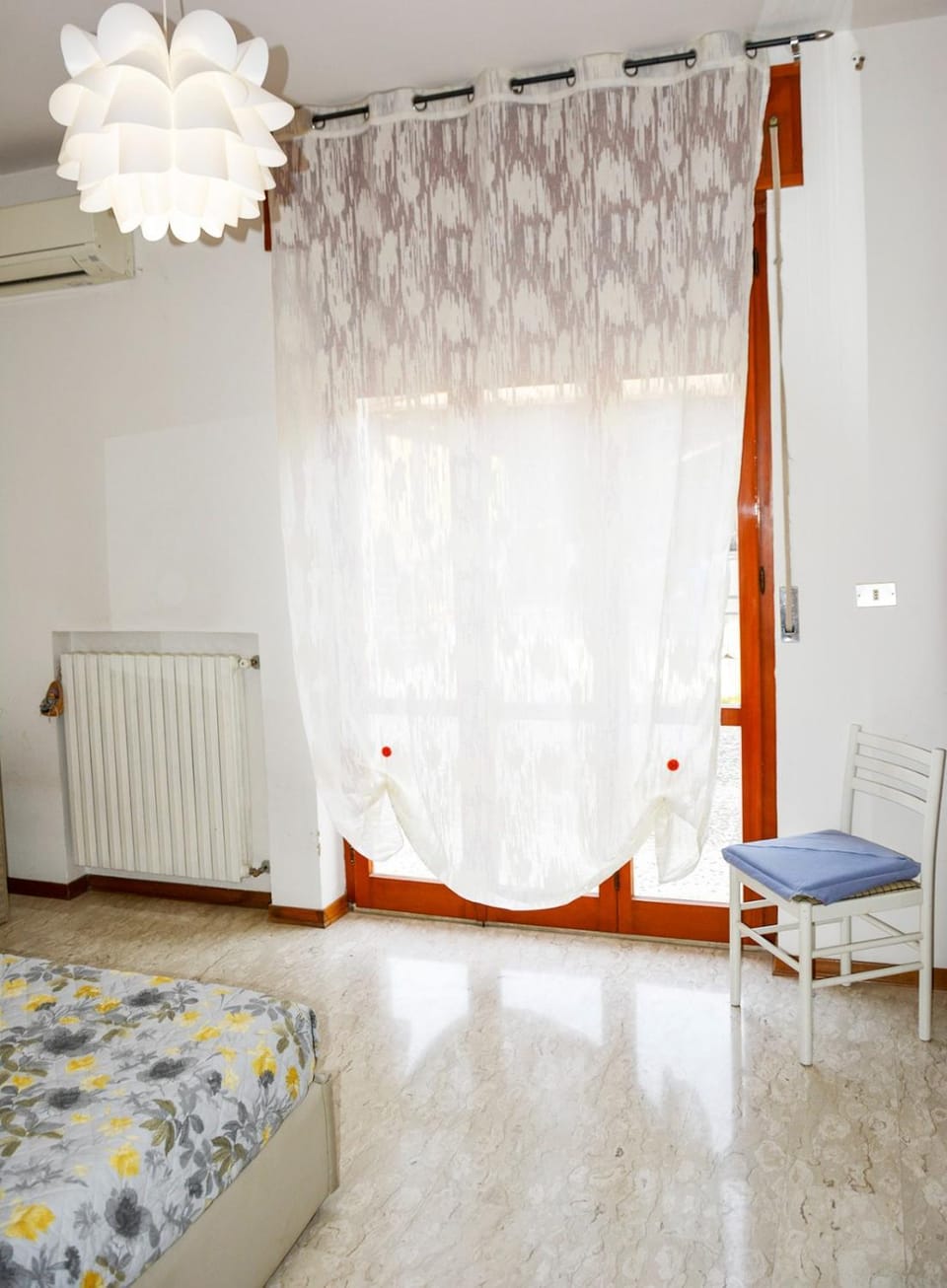 Bed, Living room, Photo of the whole room, Seating area, Bedroom, internet