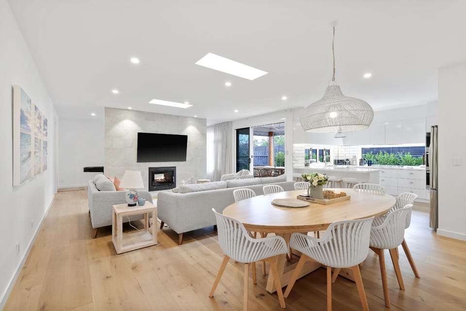 Living room, Seating area, Dining area