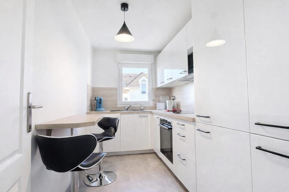 Kitchen or kitchenette, oven, stove