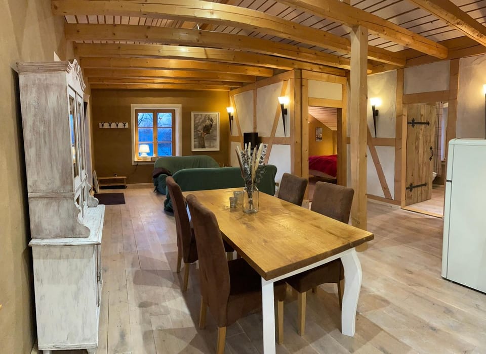 Staff, Seating area, Dining area