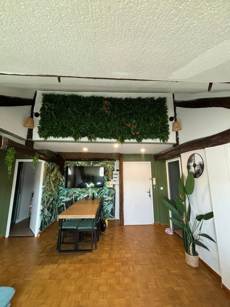 Communal lounge/ TV room