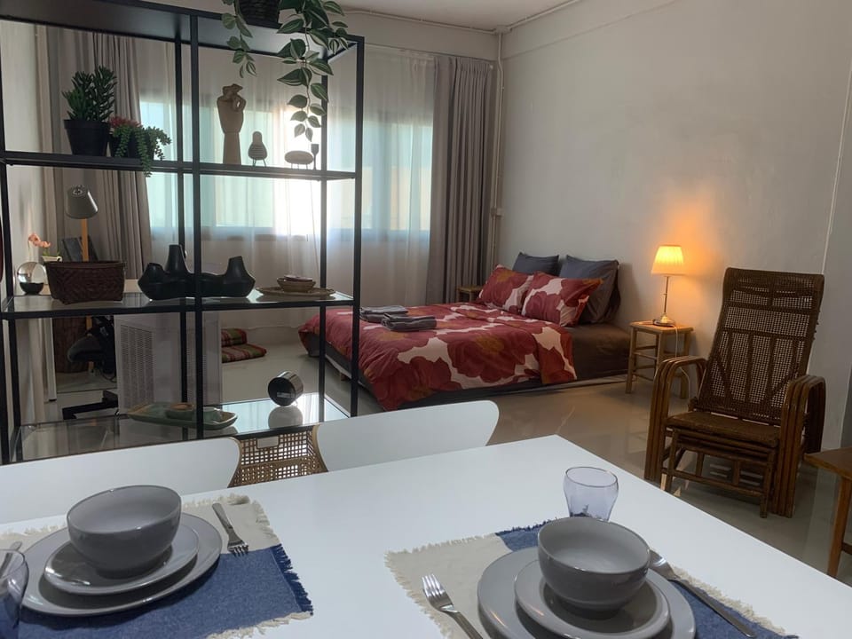 Living room, Seating area, Dining area