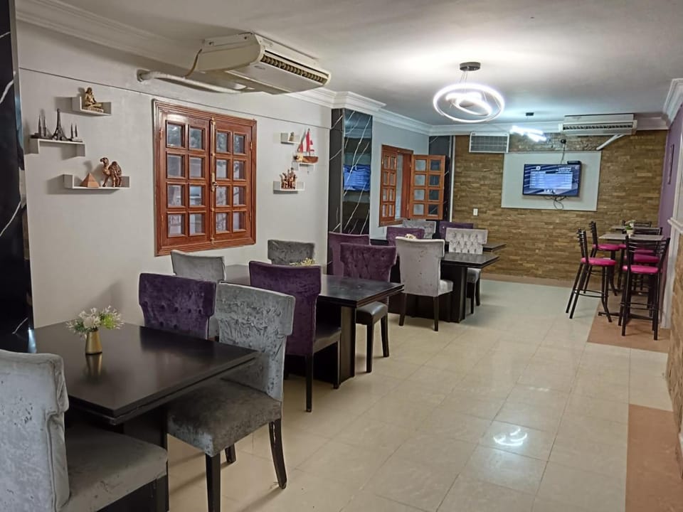 Property building, Restaurant/places to eat, Shopping Area