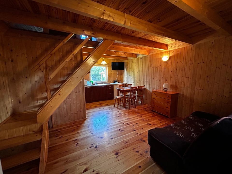 TV and multimedia, Kitchen or kitchenette, Living room, Seating area, Dining area