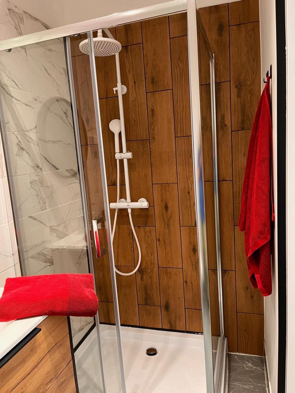 Shower, Bathroom, towels
