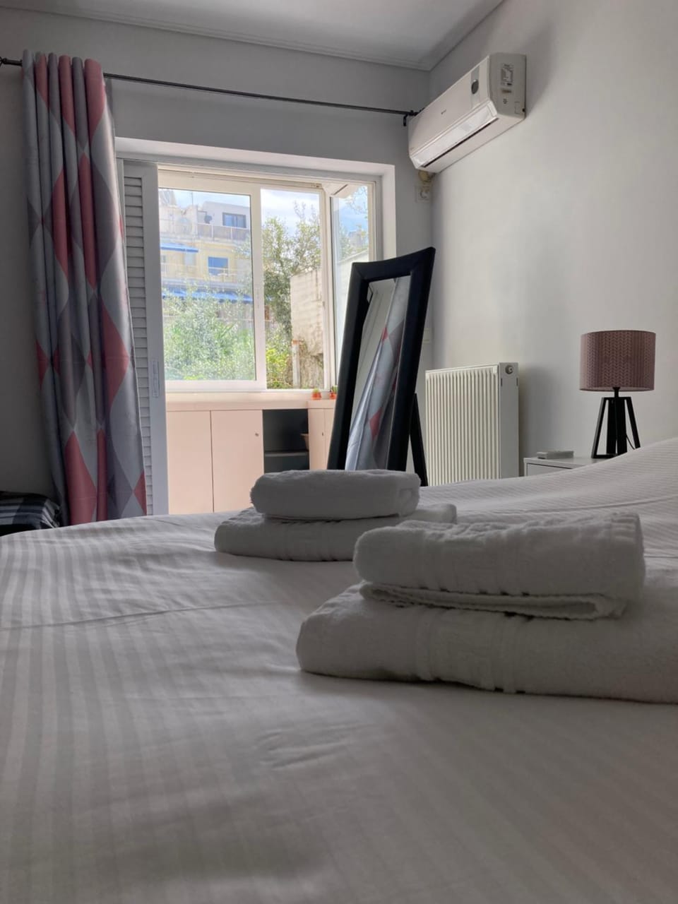 Bed, Bedroom, air conditioner