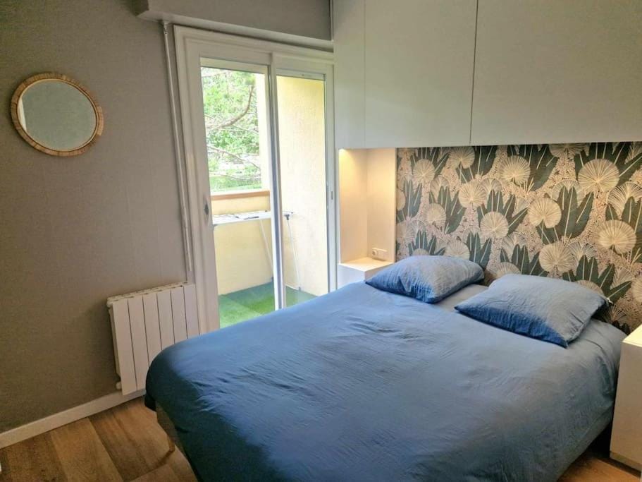 Bed, Bedroom, internet, storage