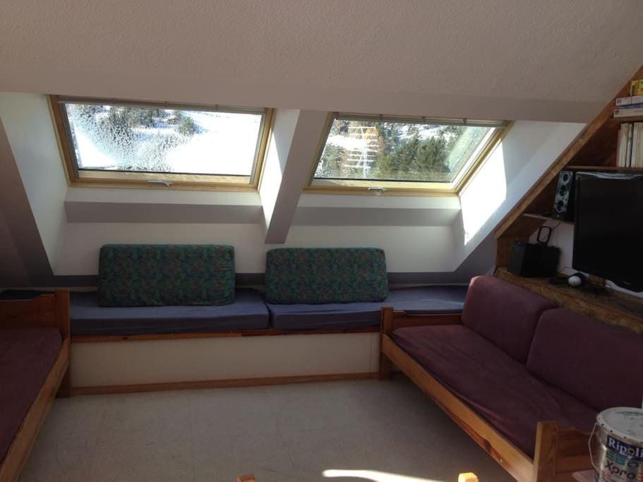 TV and multimedia, Seating area