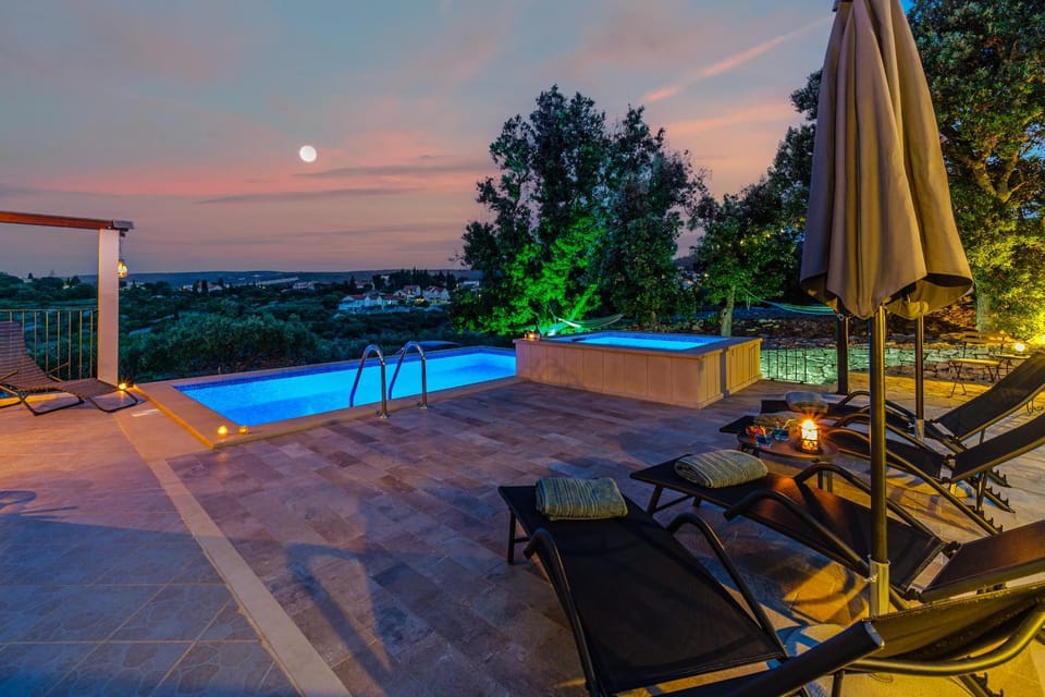 Patio, Night, Natural landscape, View (from property/room), Balcony/Terrace, Pool view, Swimming pool, sunbed
