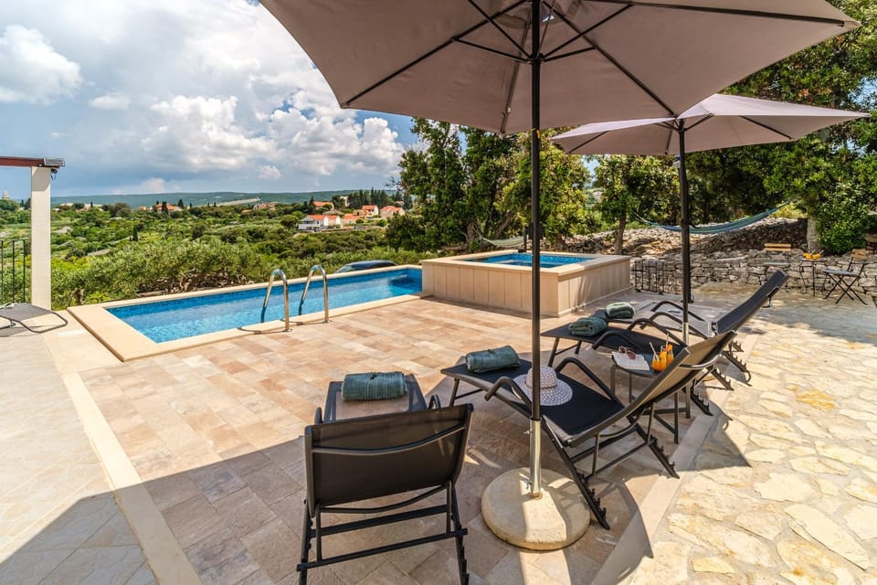 Patio, Day, Natural landscape, View (from property/room), Balcony/Terrace, Pool view, Swimming pool, sunbed