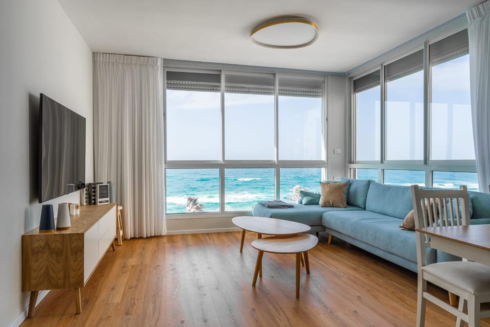 TV and multimedia, Seating area, Sea view