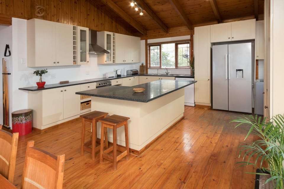 Kitchen or kitchenette, dishwasher, pet friendly, stove