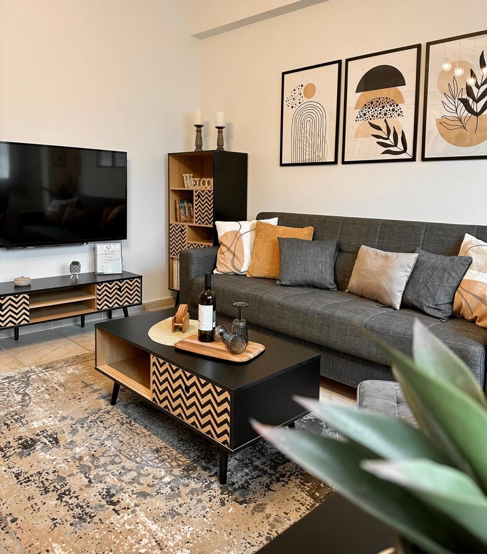 Communal lounge/ TV room, TV and multimedia, Living room, Seating area, Evening entertainment