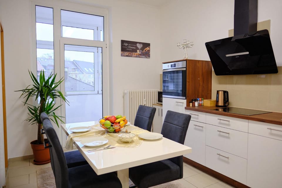 Coffee/tea facilities, Kitchen or kitchenette, Dining area, minibar, oven, pet friendly, stove