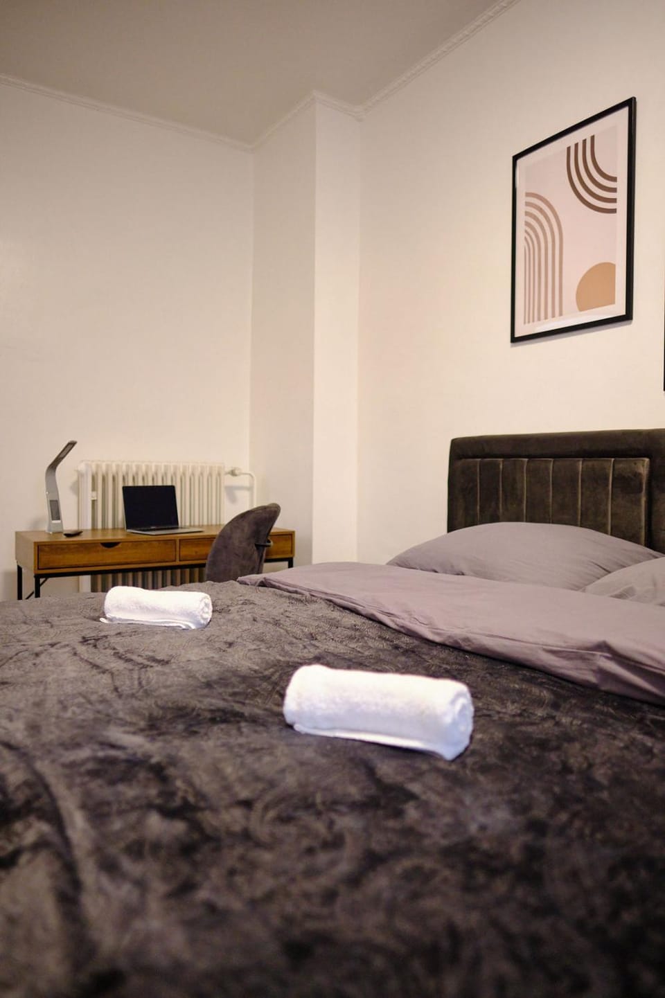 Bed, Photo of the whole room, Seating area, Bedroom, towels